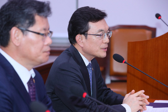 조세영 외교1차관이 26일 국회 외교통일위원회 전체회의에서 지소미아 등 현안 질의에 답변하고 있다. 연합뉴스